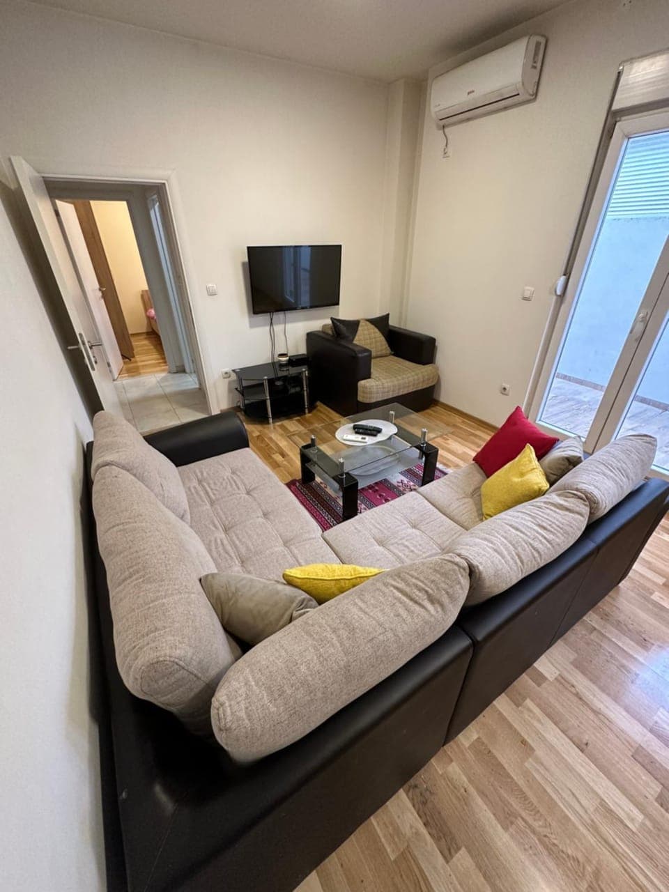 Living room, Seating area, air conditioner