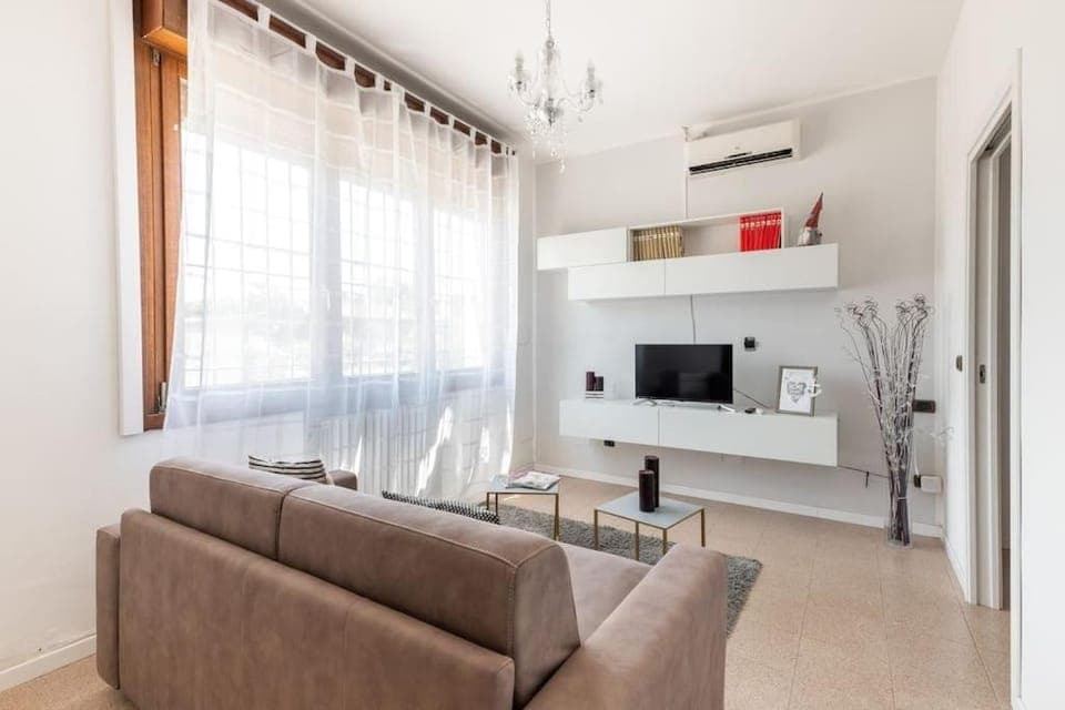 TV and multimedia, Living room, air conditioner