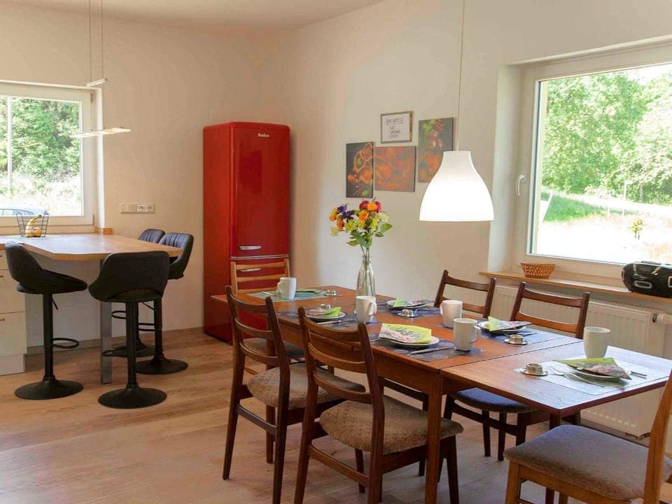 Food and drinks, Seating area, Dining area