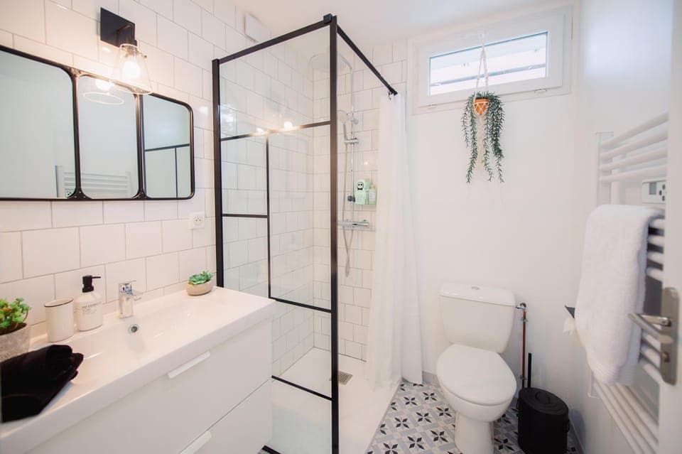 Shower, Toilet, Bathroom, towels