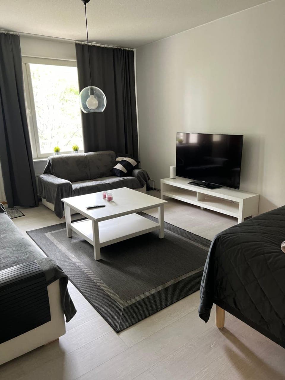 Bed, Seating area