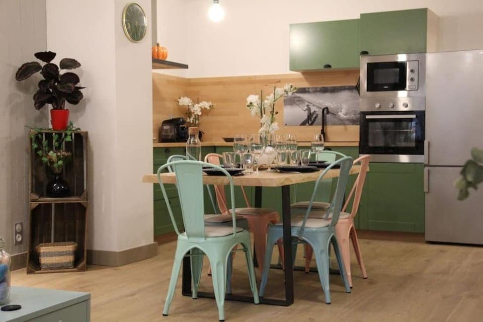 Dining area, minibar, pet friendly, stove