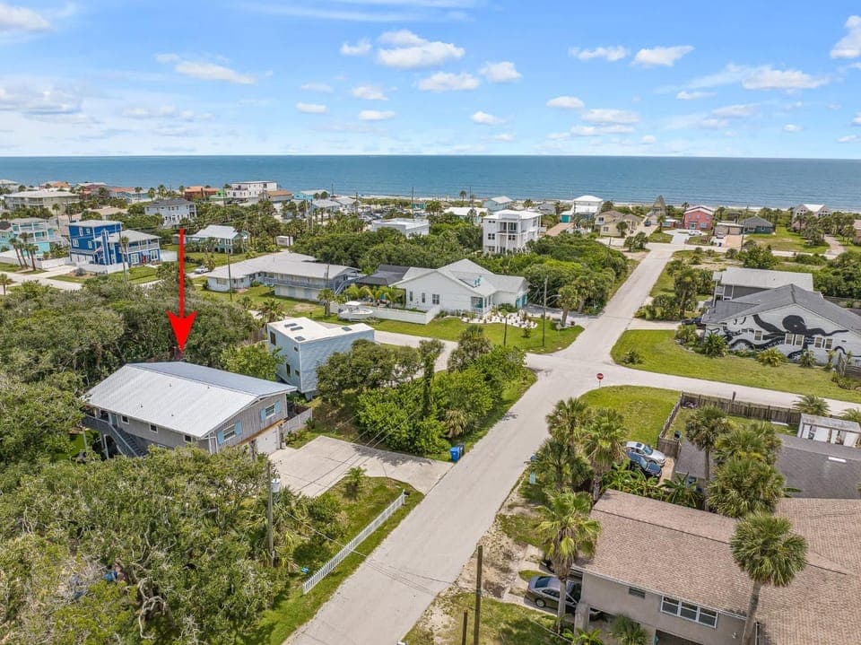 Beachside Cabana Walk to Beach Dog Friendly House in Vilano Beach