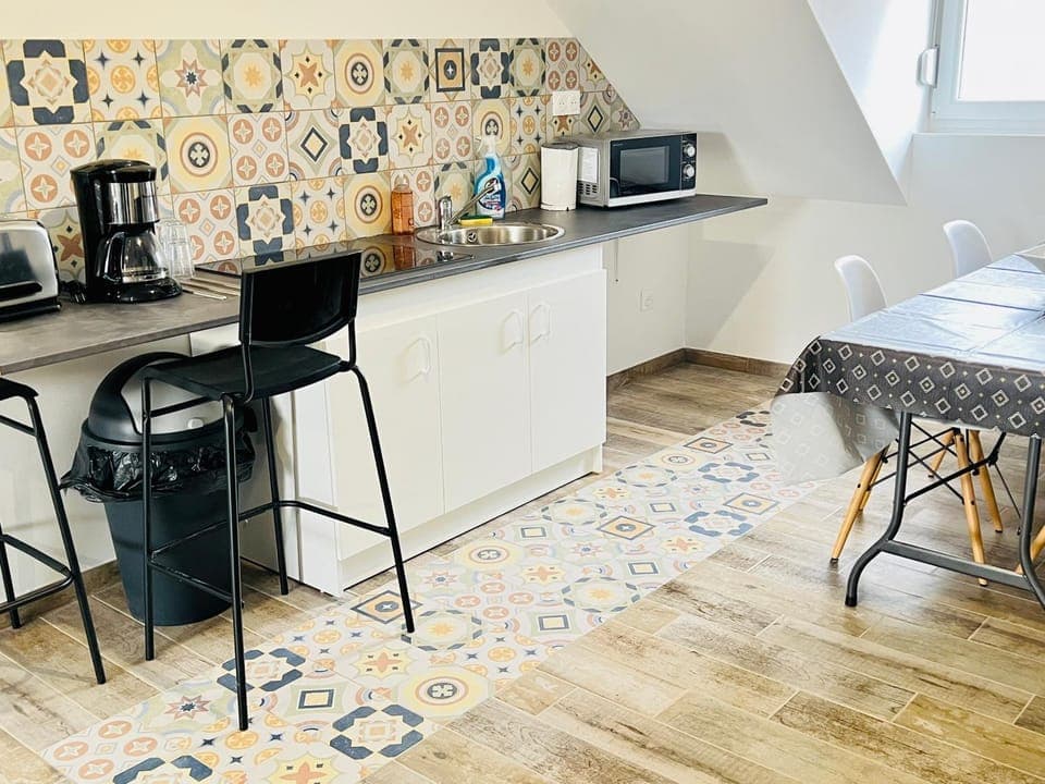 Coffee/tea facilities, Kitchen or kitchenette, Dining area, minibar, stove, toaster