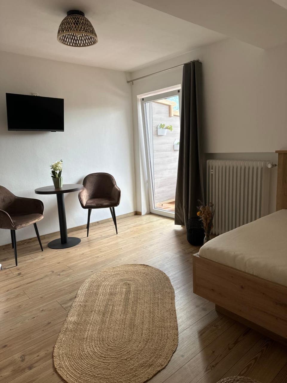 TV and multimedia, Photo of the whole room, Seating area