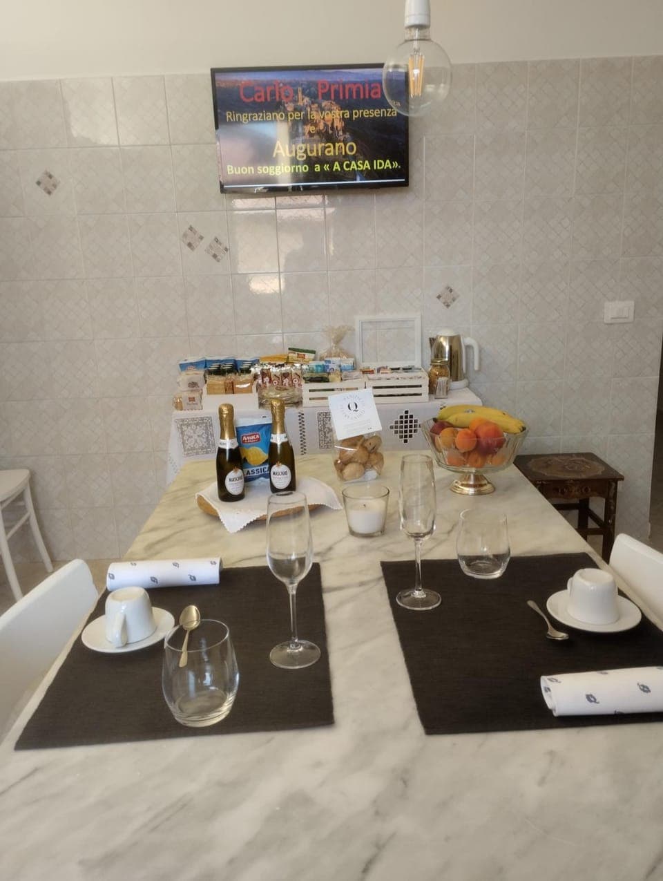 Dining area, Food, Drinks, Alcoholic drinks