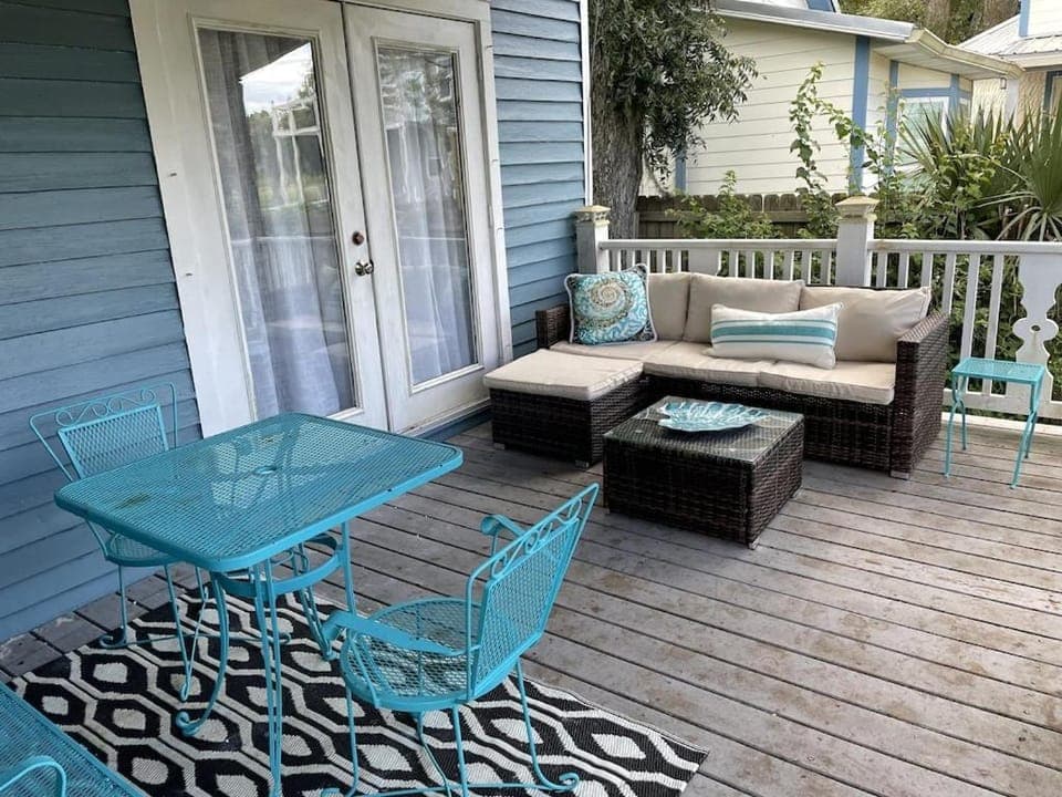 The Painted Lady, a spacious renovated 4BR Victorian House in Saint Augustine
