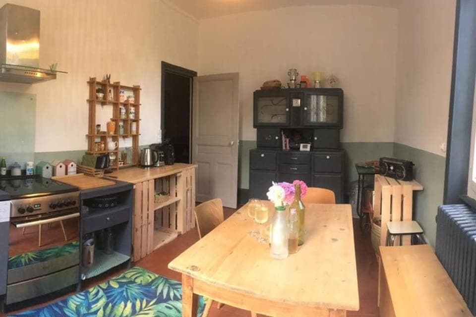 Kitchen or kitchenette, Dining area, pet friendly, stove