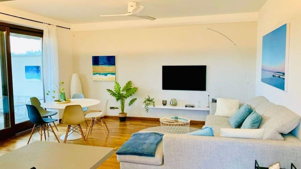 Communal lounge/ TV room, Living room