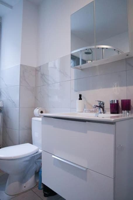 Toilet, Bathroom, towels