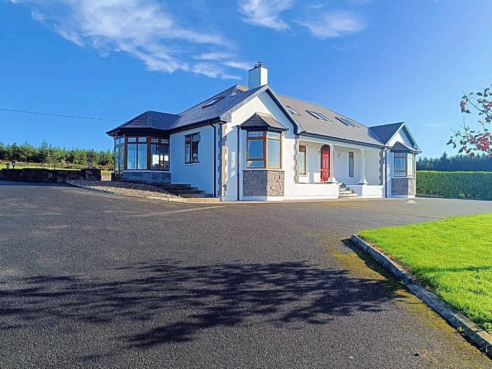 Property building, Facade/entrance, Summer, Sunrise