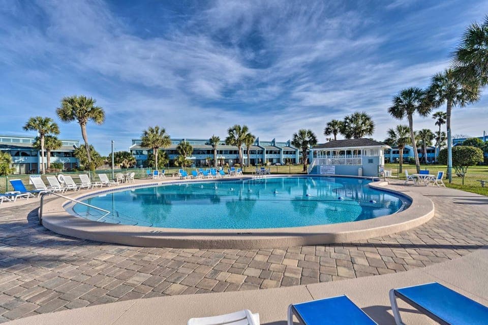 Quiet Coastal Retreat on PCB’s West End House in Sunnyside