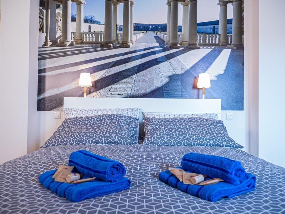 Bed, Photo of the whole room, Bedroom, towels