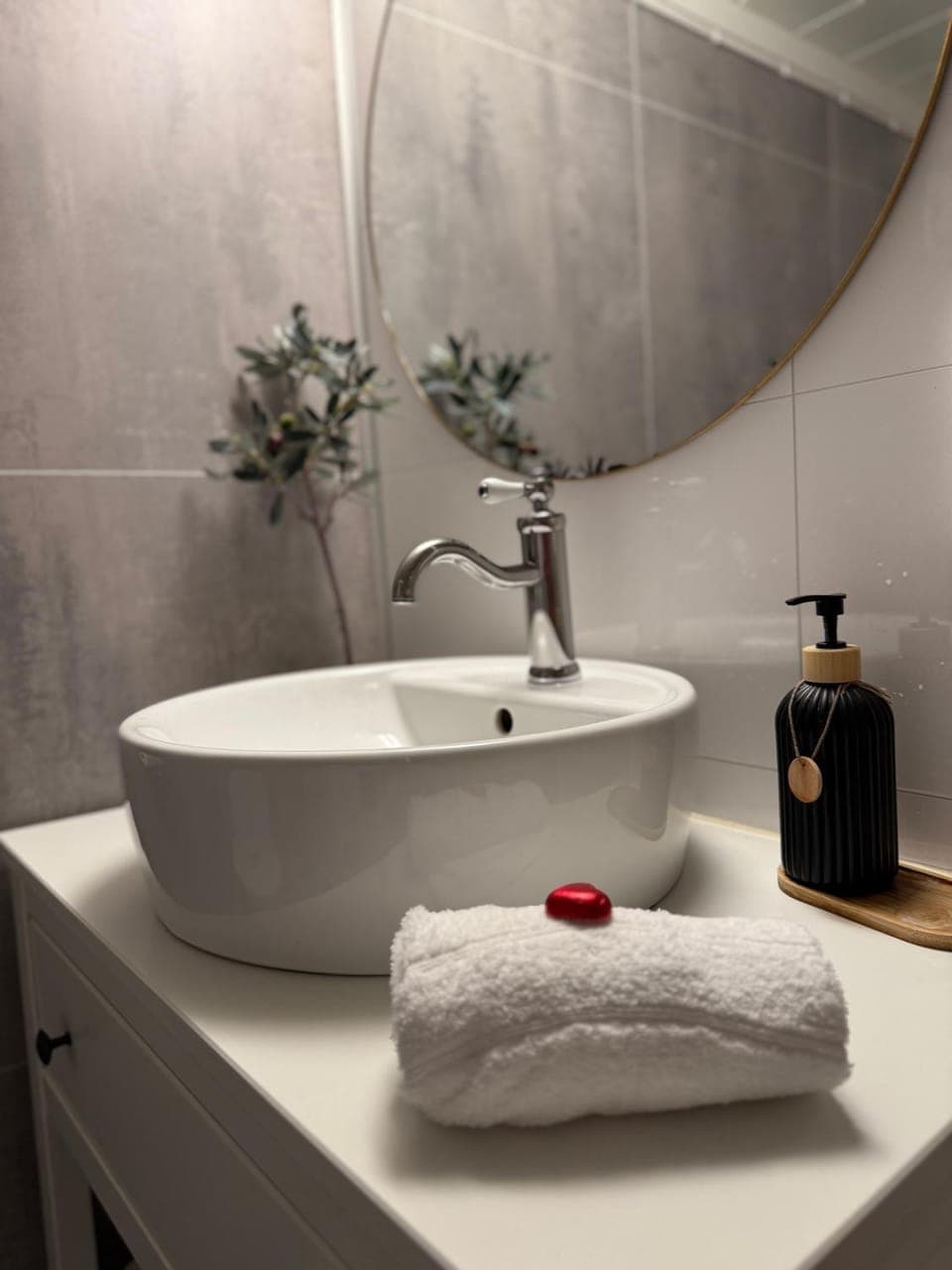 Bathroom, towels