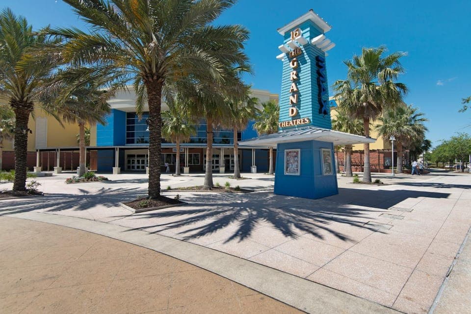 Contemporary Bungalow / West End PCB / Available NOW! / Perfect for Family House in Sunnyside