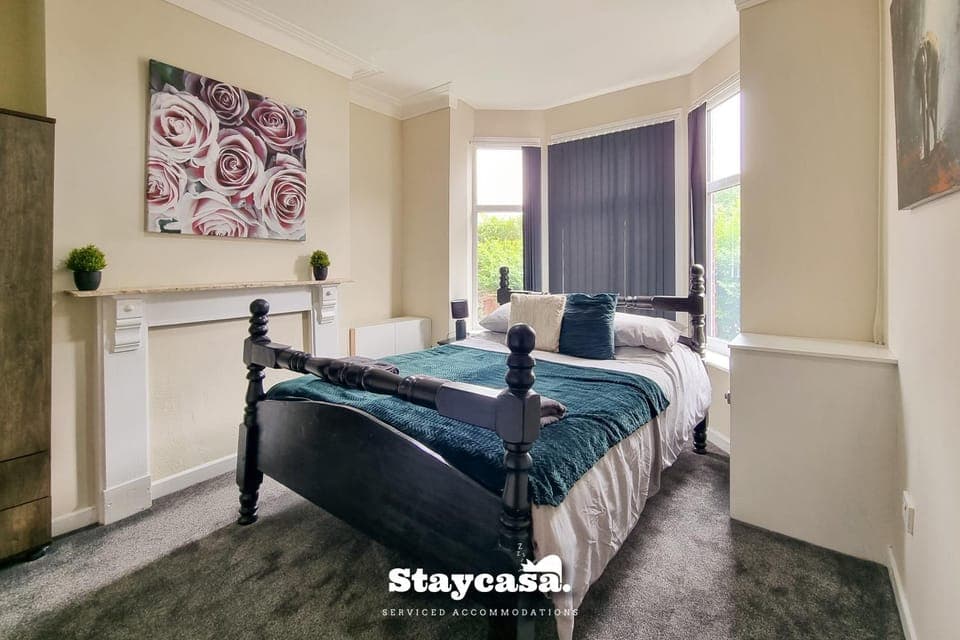 Bed, Photo of the whole room, Bedroom, heating, towels