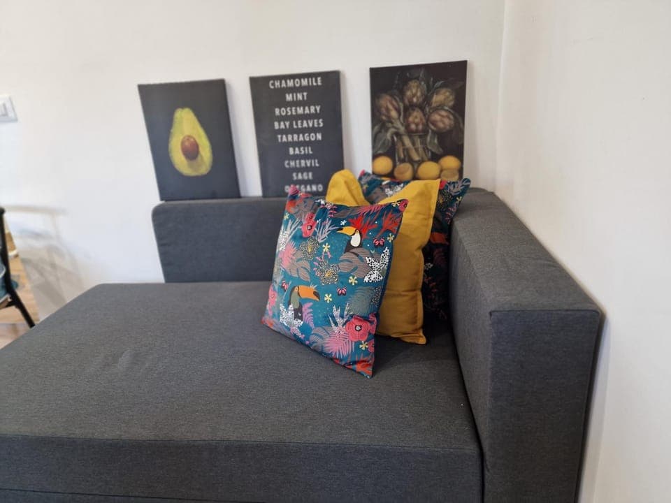 Bed, Decorative detail, Decorative detail