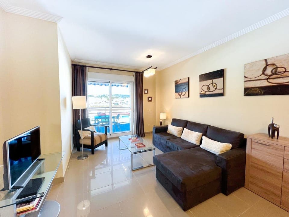 TV and multimedia, Balcony/Terrace, Living room, Seating area, Dining area, Evening entertainment, locker, air conditioner