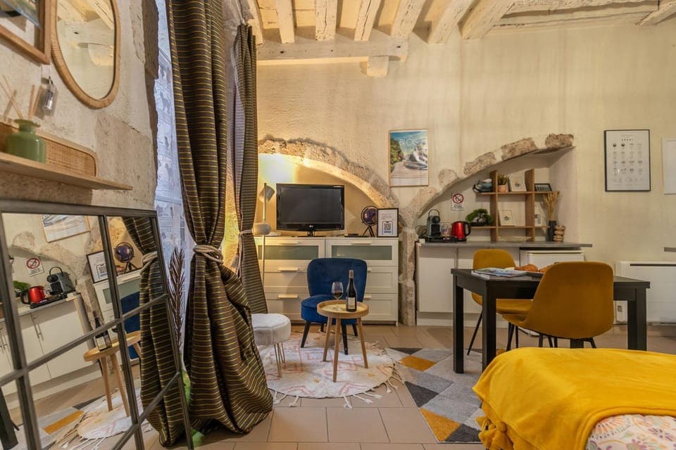 TV and multimedia, Seating area