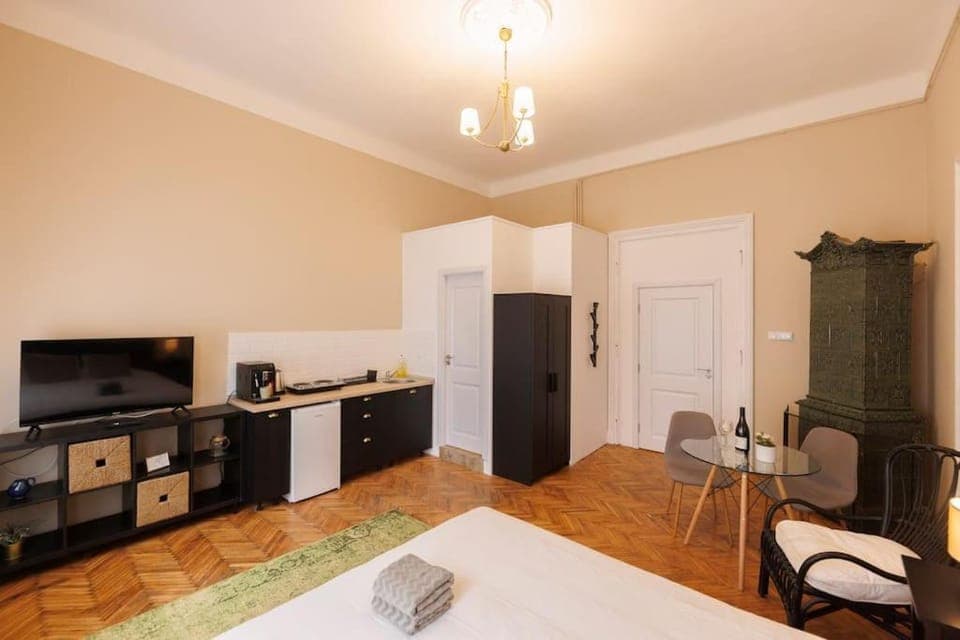 Kitchen or kitchenette, Bedroom