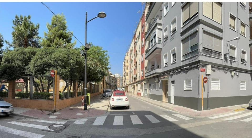 Property building, Neighbourhood, Garden view, Garden view, Street view, Location