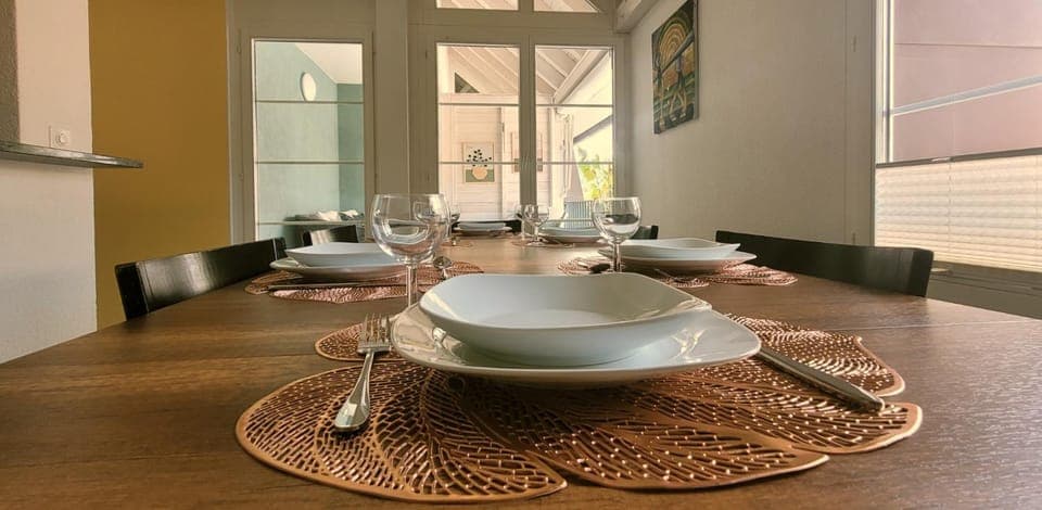 Seating area, Dining area, Food, Breakfast