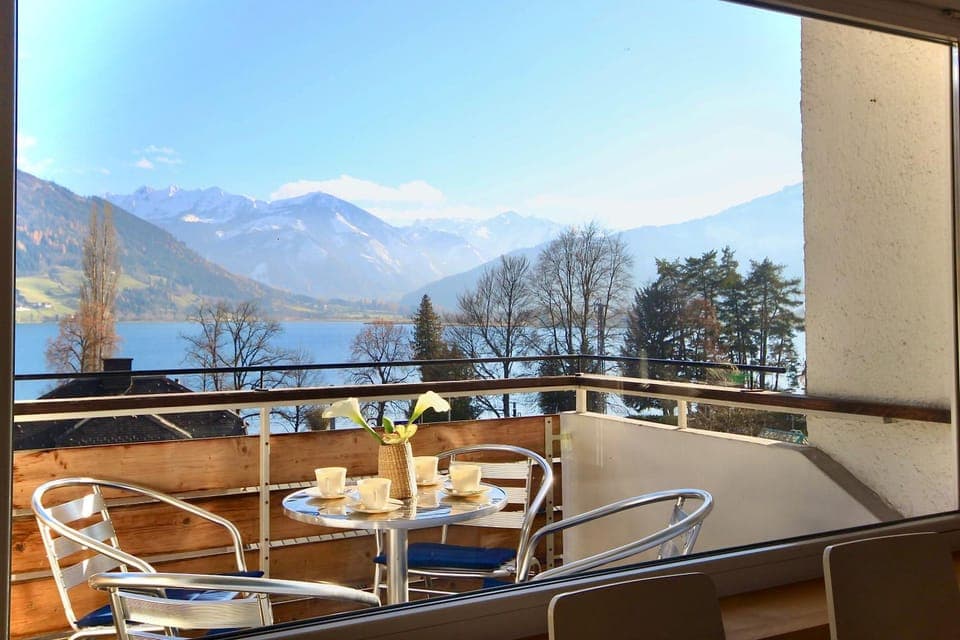 View (from property/room), Balcony/Terrace, Lake view, Mountain view