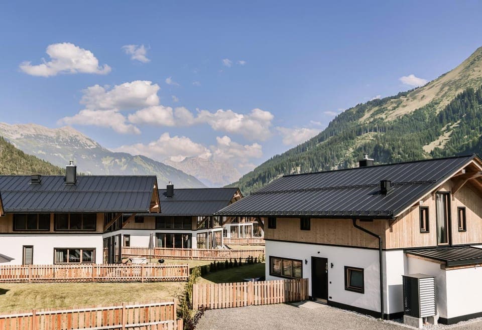 Property building, Facade/entrance, Off site