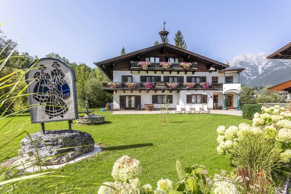 Property building, Summer, Garden, Garden view, Mountain view