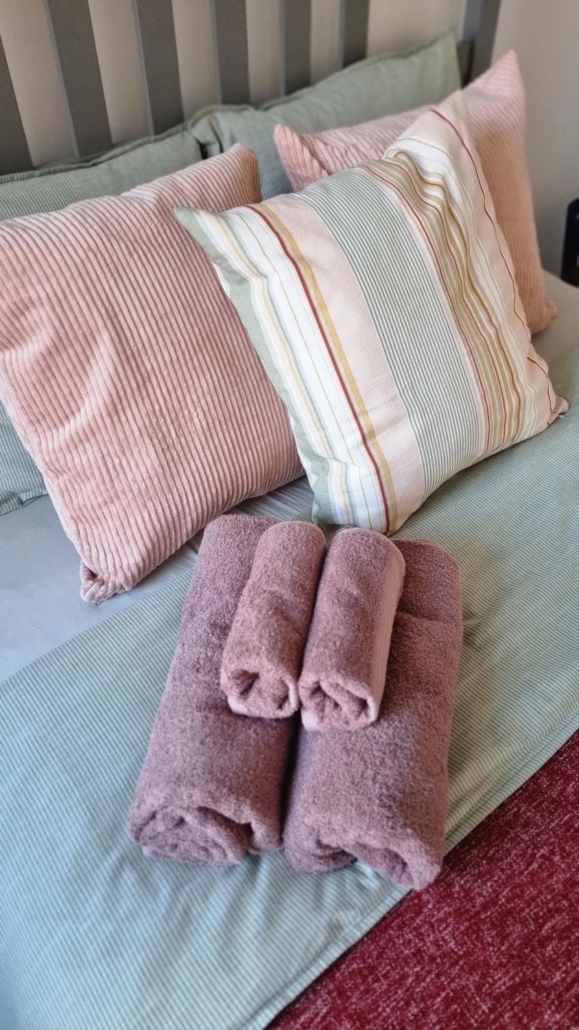 Bed, Photo of the whole room, Bedroom, towels