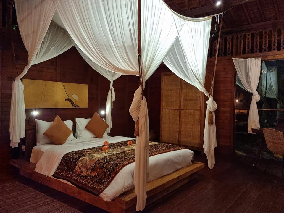 Bed, Photo of the whole room