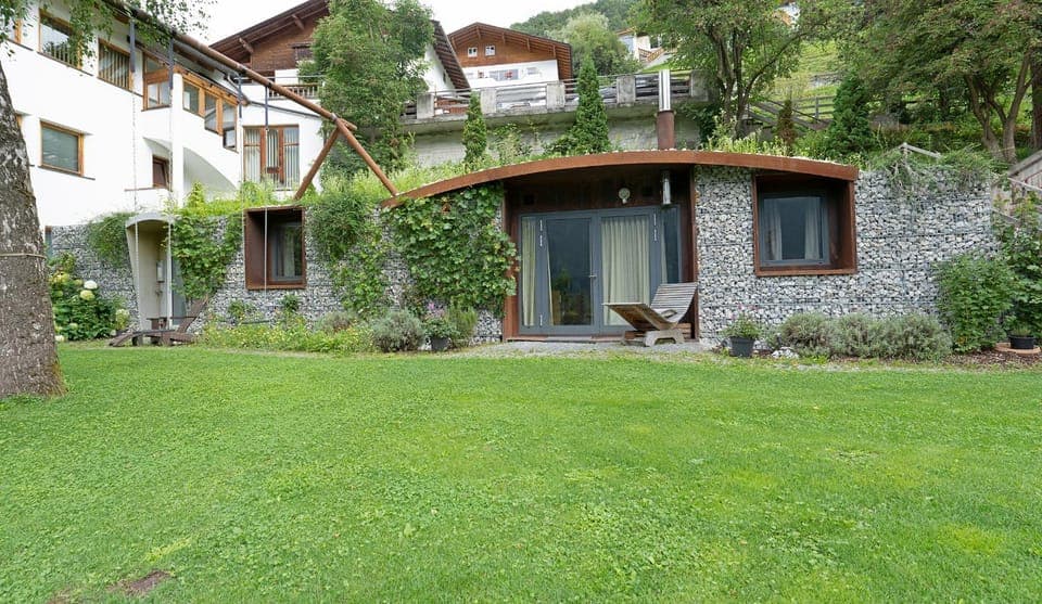 Property building, Spring, Garden