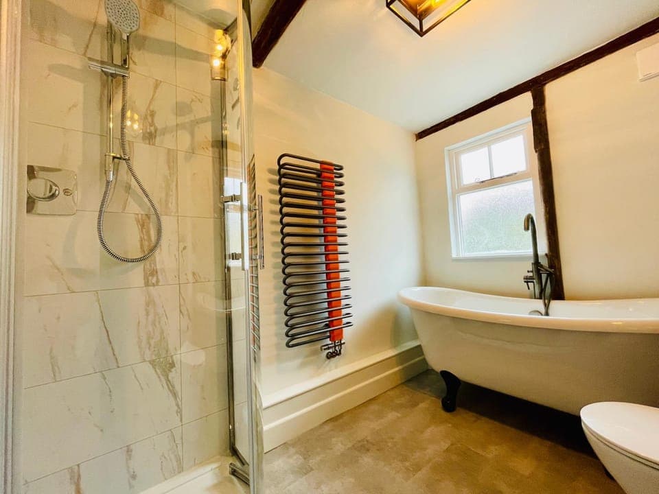 Shower, Toilet, Bathroom, Bath, towels