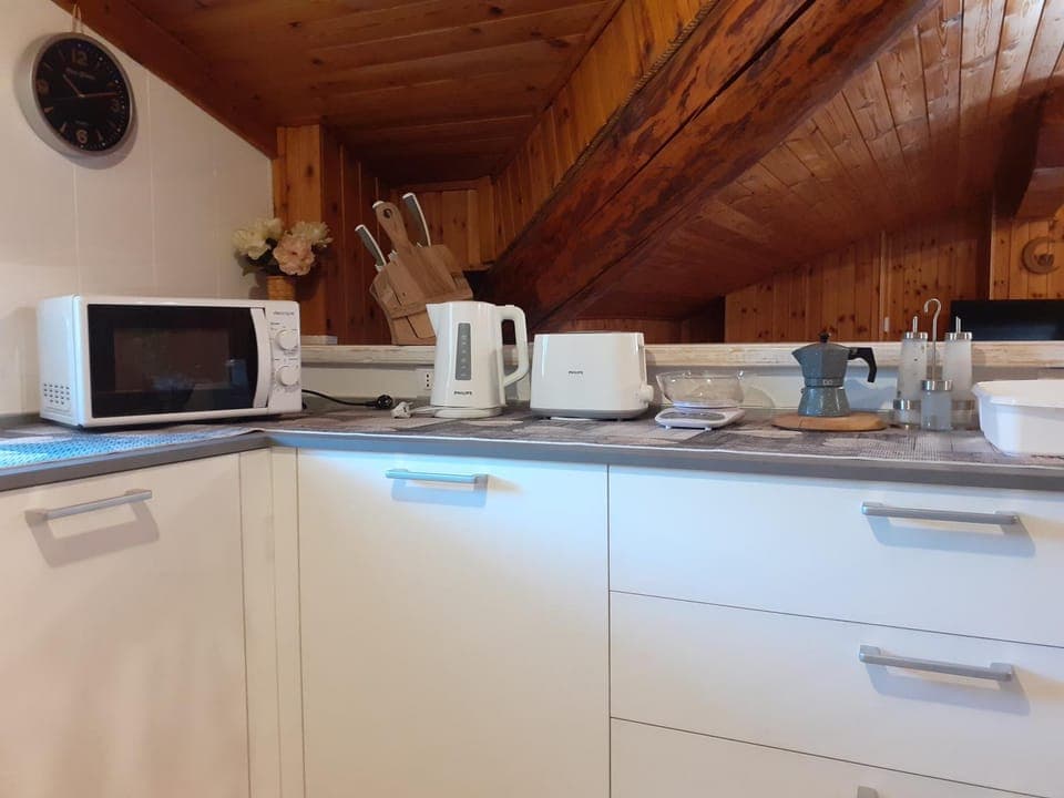 Coffee/tea facilities, toaster