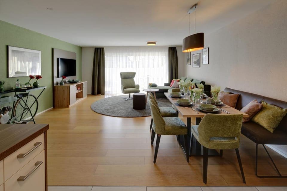 Living room, Dining area