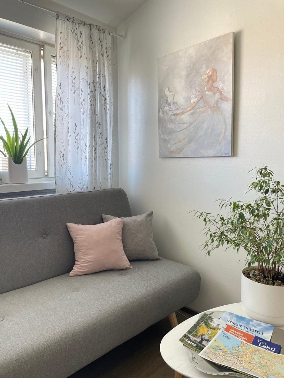 Living room, Decorative detail, Seating area