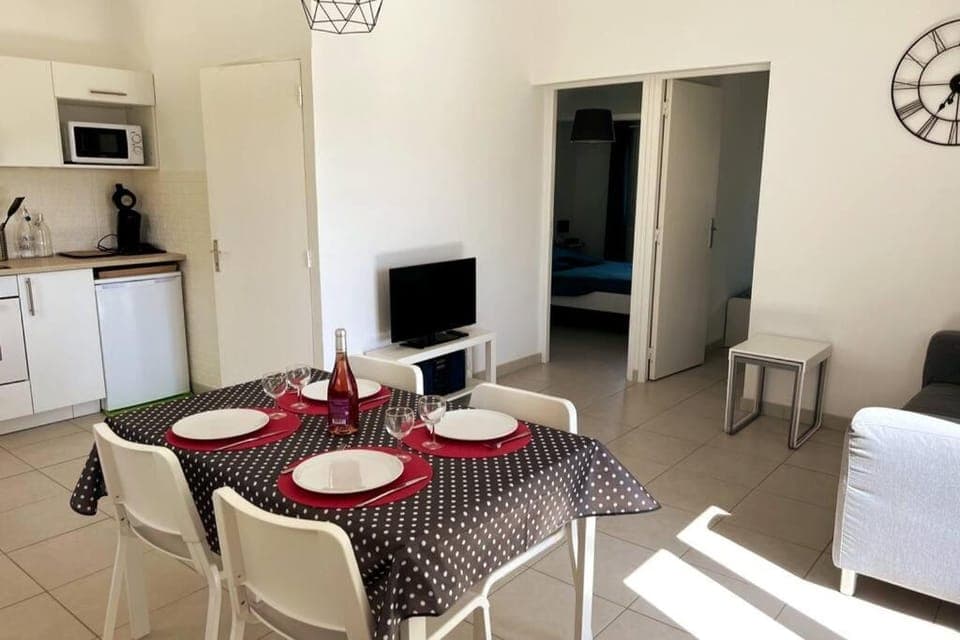 Communal lounge/ TV room, Dining area