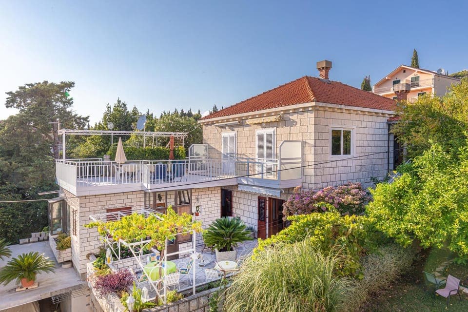 Property building, Garden, Balcony/Terrace