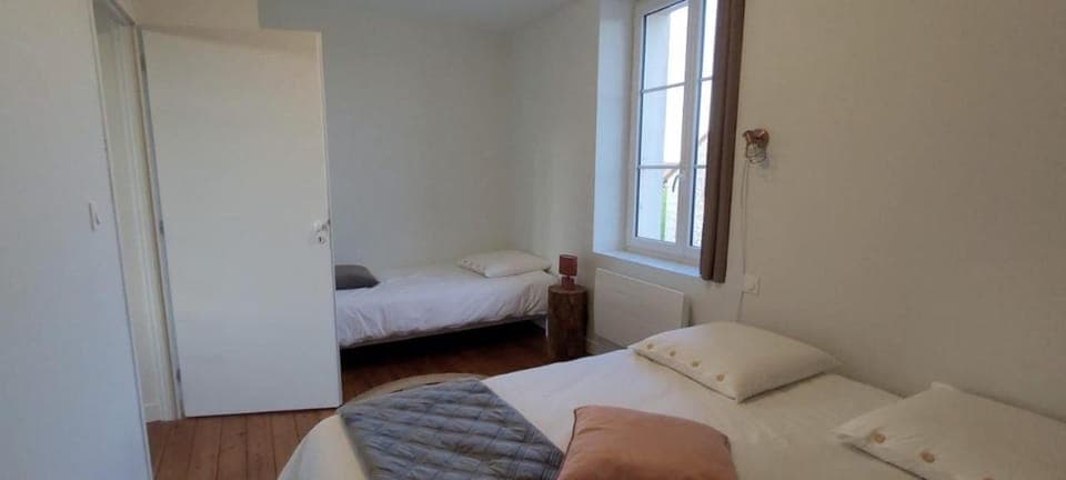 Bed, Photo of the whole room