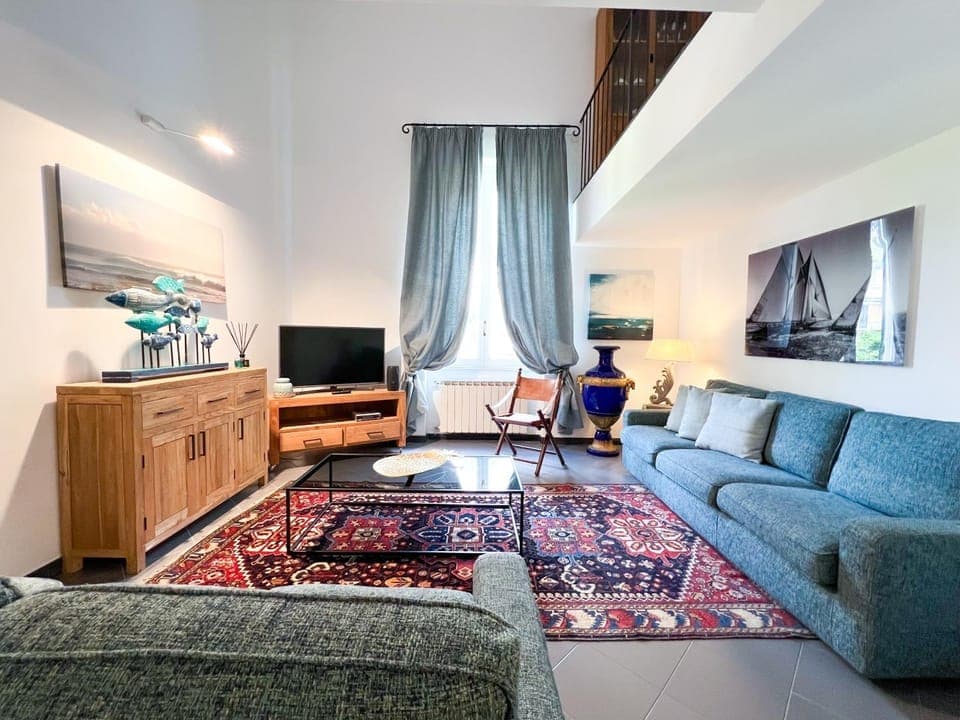 Communal lounge/ TV room, Living room, Seating area