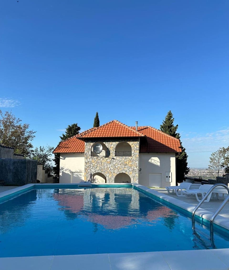 Property building, Day, Pool view, Swimming pool, sunbed