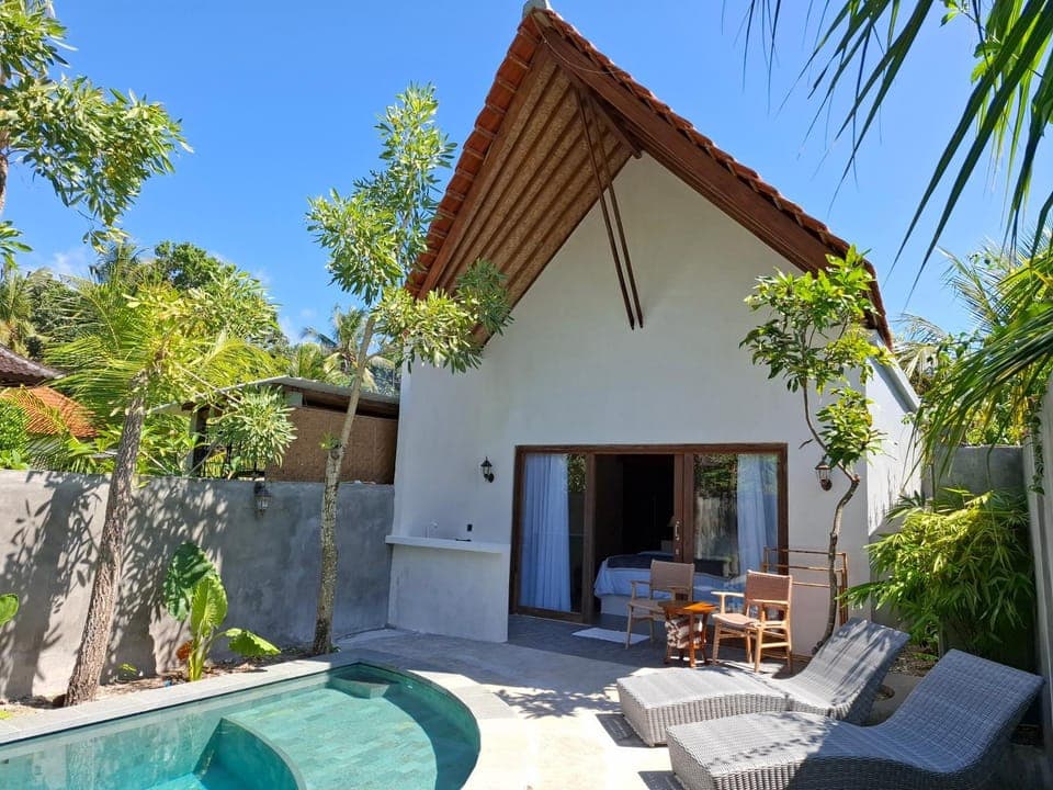 Property building, Garden, Garden view, Pool view, Swimming pool, sunbed