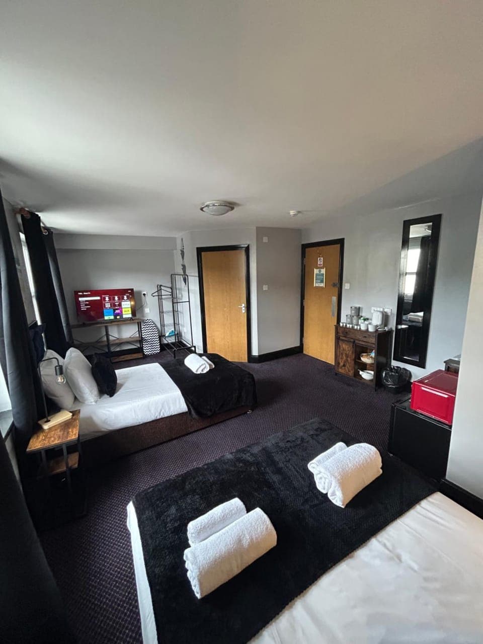 Bed, Photo of the whole room, Bedroom, towels