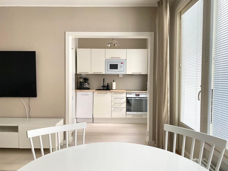 Kitchen or kitchenette, Dining area, minibar, pet friendly, stove