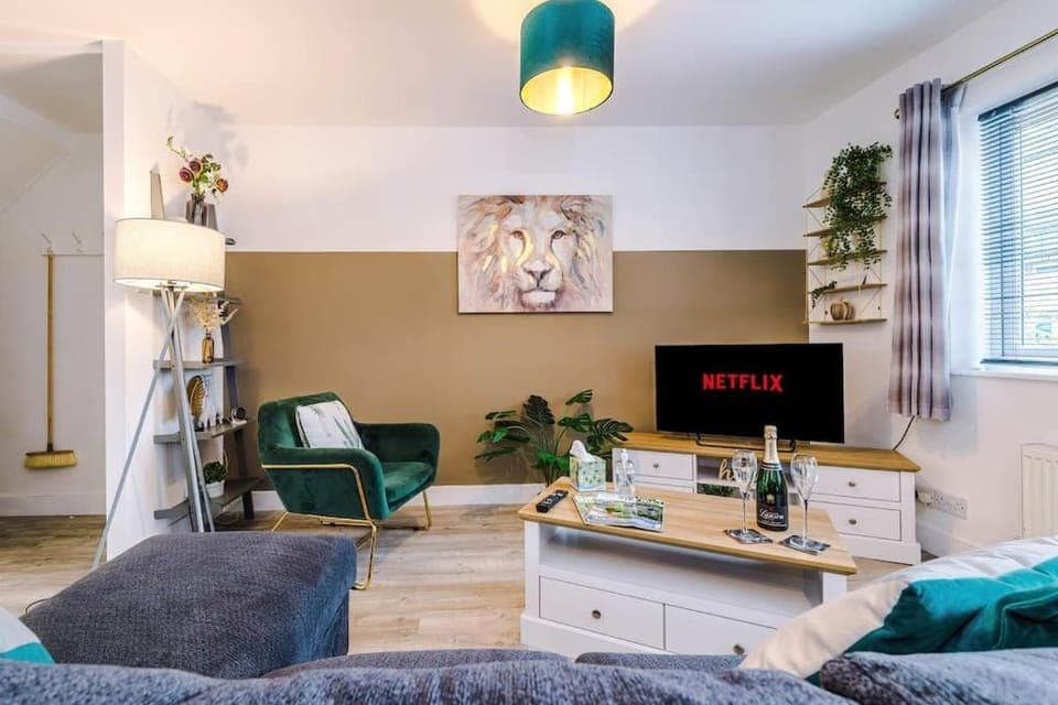 Communal lounge/ TV room, Living room