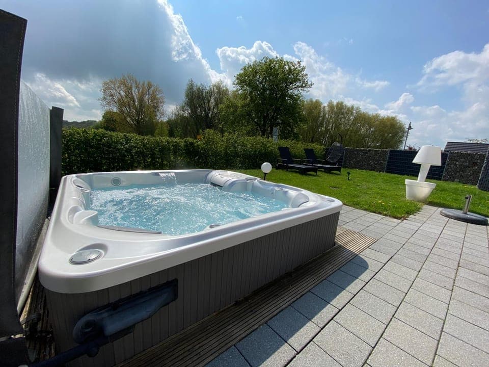 Hot Tub, Swimming pool