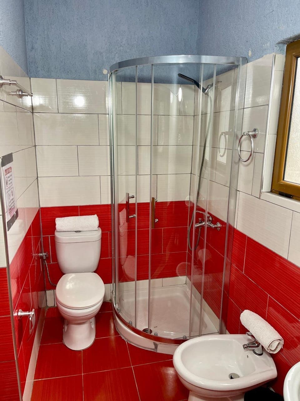 Shower, Toilet, Bathroom, bidet, towels