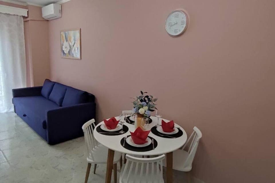 Living room, Dining area