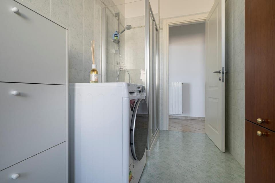 Shower, Bathroom, washing machine, dryer