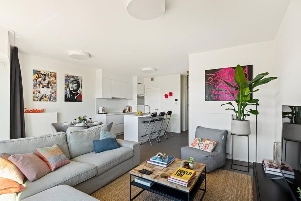 Kitchen or kitchenette, Living room, Seating area, Dining area